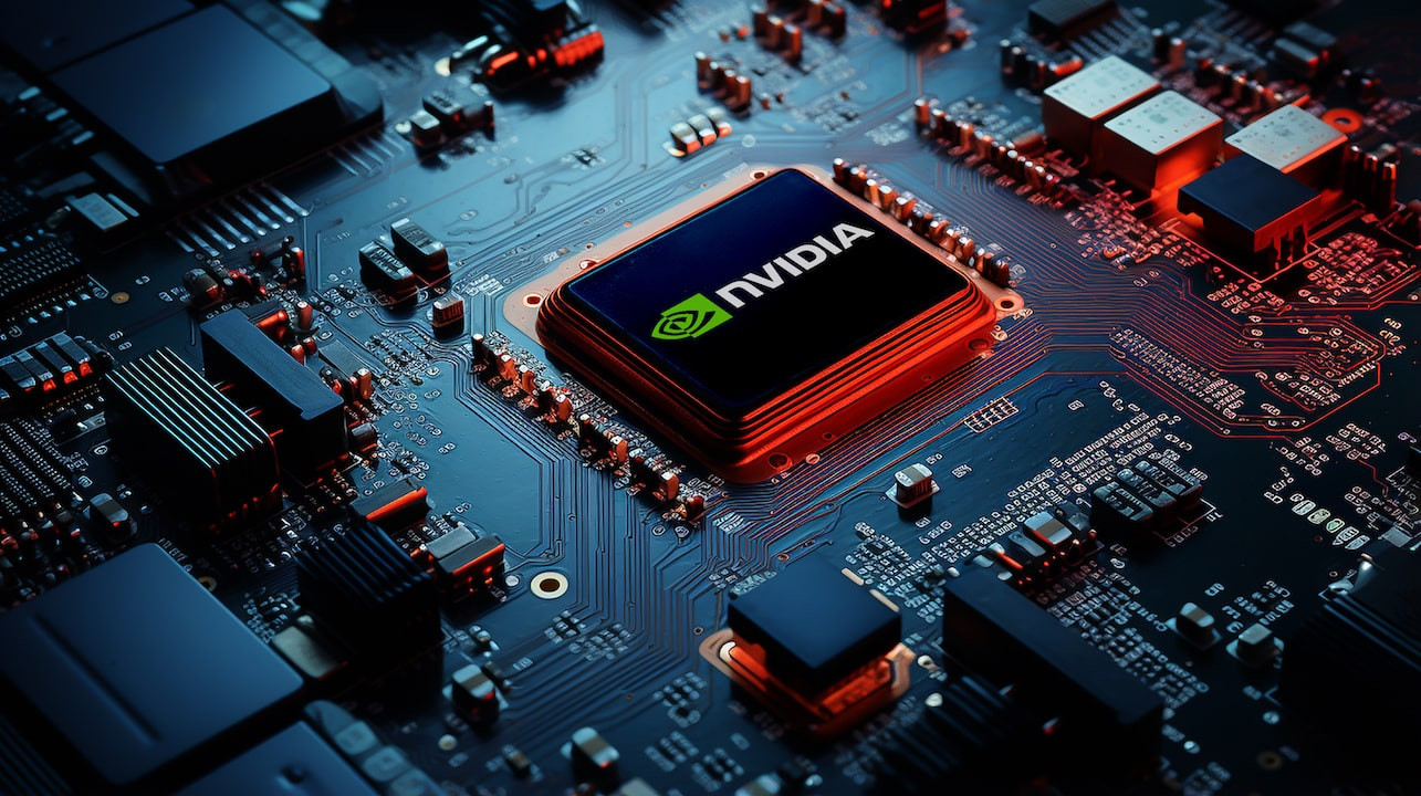 Thêm hai đại gia sừng sỏ nhảy vào làm CPU ARM cho Windows PC, vị thế Intel lung lay hơn bao giờ hết