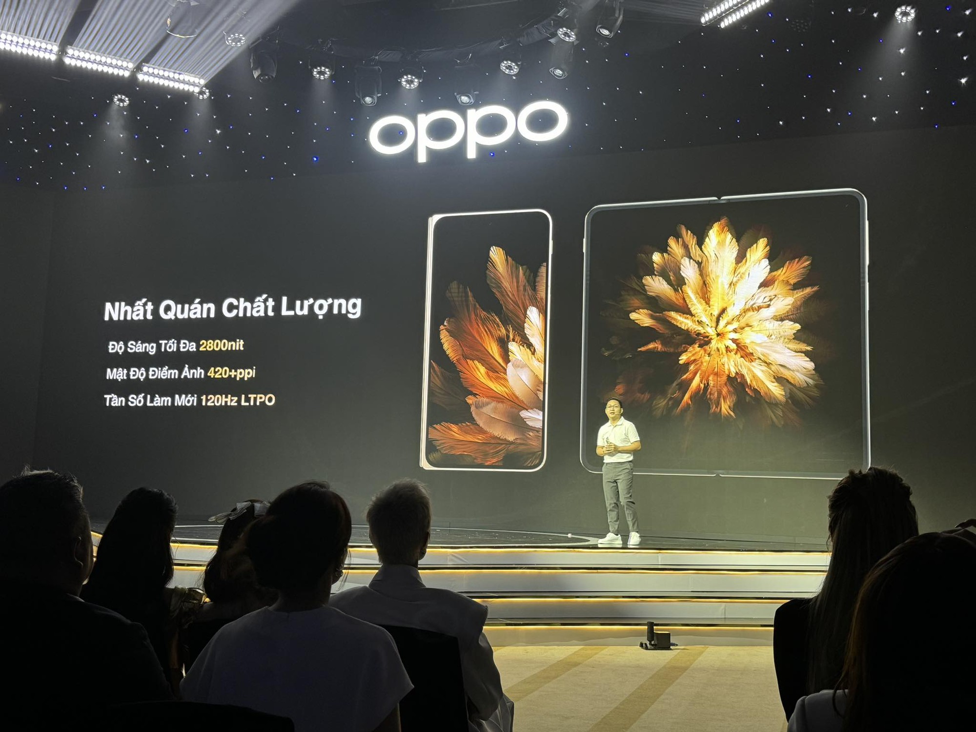 OPPO Find N3 và N3 Flip ra mắt: Màn hình “tỷ lệ vàng”, nếp nhăn gần như biến mất, camera chất lượng cao, giá từ 22.99 triệu - Ảnh 5. OPPO Find N3 và N3 Flip ra mắt: Màn hình “tỷ lệ vàng”, nếp nhăn gần như biến mất, camera chất lượng cao, giá từ 22.99 triệu - Ảnh 5.