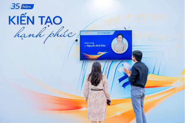 Khách tham dự Techday 2023 bất ngờ với cách check-in kiểu mới sử dụng AI