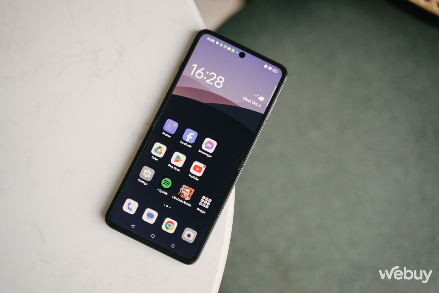 Mở hộp OPPO Find N3 Flip: Smartphone gập dọc đầu tiên với 3 camera sau, vết hằn màn hình rất mờ - Ảnh 17. Mở hộp OPPO Find N3 Flip: Smartphone gập dọc đầu tiên với 3 camera sau, vết hằn màn hình rất mờ - Ảnh 17.