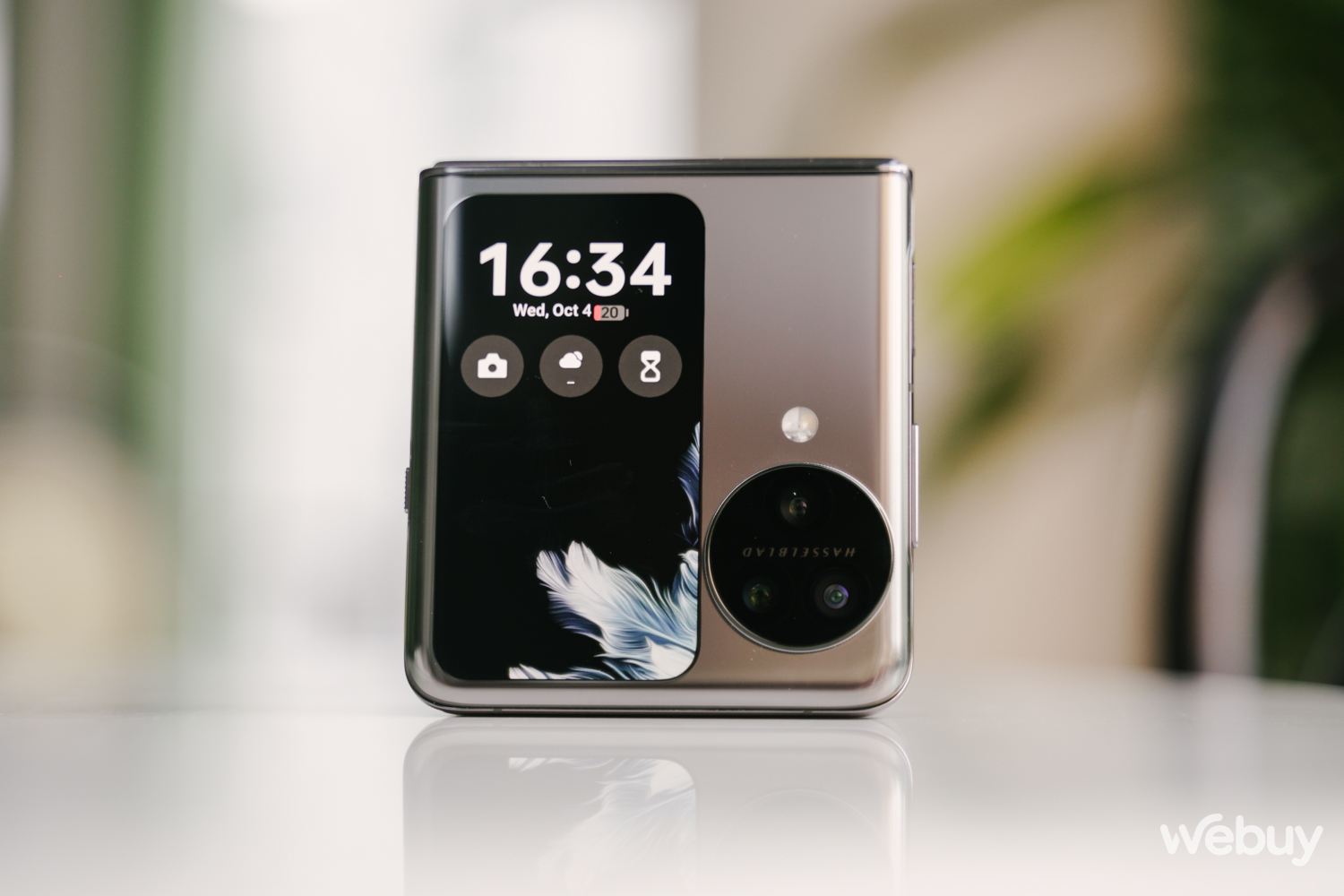 Mở hộp OPPO Find N3 Flip: Smartphone gập dọc đầu tiên với 3 camera sau, vết hằn màn hình rất mờ - Ảnh 18. Mở hộp OPPO Find N3 Flip: Smartphone gập dọc đầu tiên với 3 camera sau, vết hằn màn hình rất mờ - Ảnh 18.