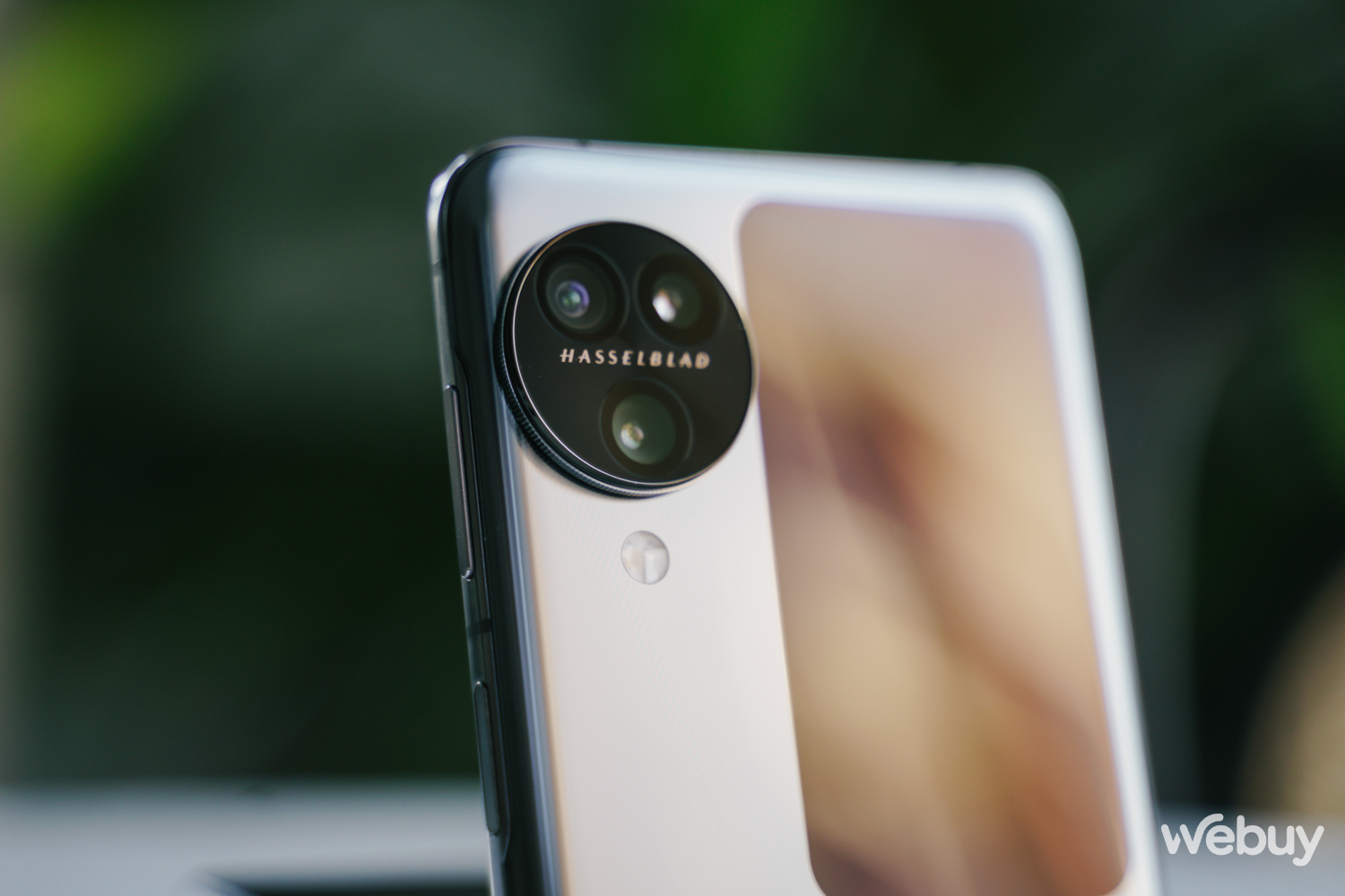Mở hộp OPPO Find N3 Flip: Smartphone gập dọc đầu tiên với 3 camera sau, vết hằn màn hình rất mờ - Ảnh 8. Mở hộp OPPO Find N3 Flip: Smartphone gập dọc đầu tiên với 3 camera sau, vết hằn màn hình rất mờ - Ảnh 8.