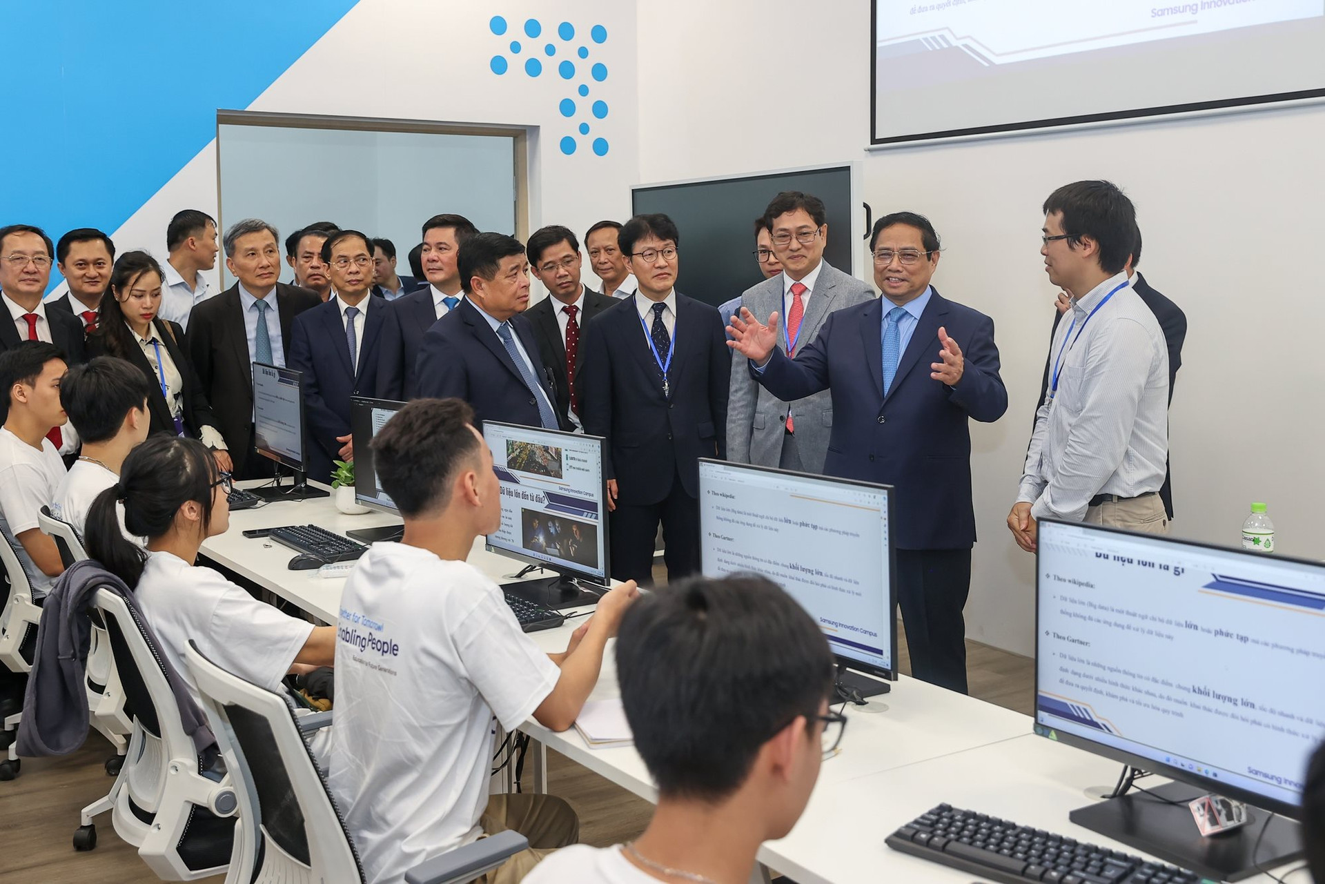 Những cơ hội làm nên đột phá từ 1.000 tỷ đồng xã hội hóa xây dựng Trung tâm Đổi mới sáng tạo lớn nhất Việt Nam - Ảnh 9. Những cơ hội làm nên đột phá từ 1.000 tỷ đồng xã hội hóa xây dựng Trung tâm Đổi mới sáng tạo lớn nhất Việt Nam - Ảnh 9.