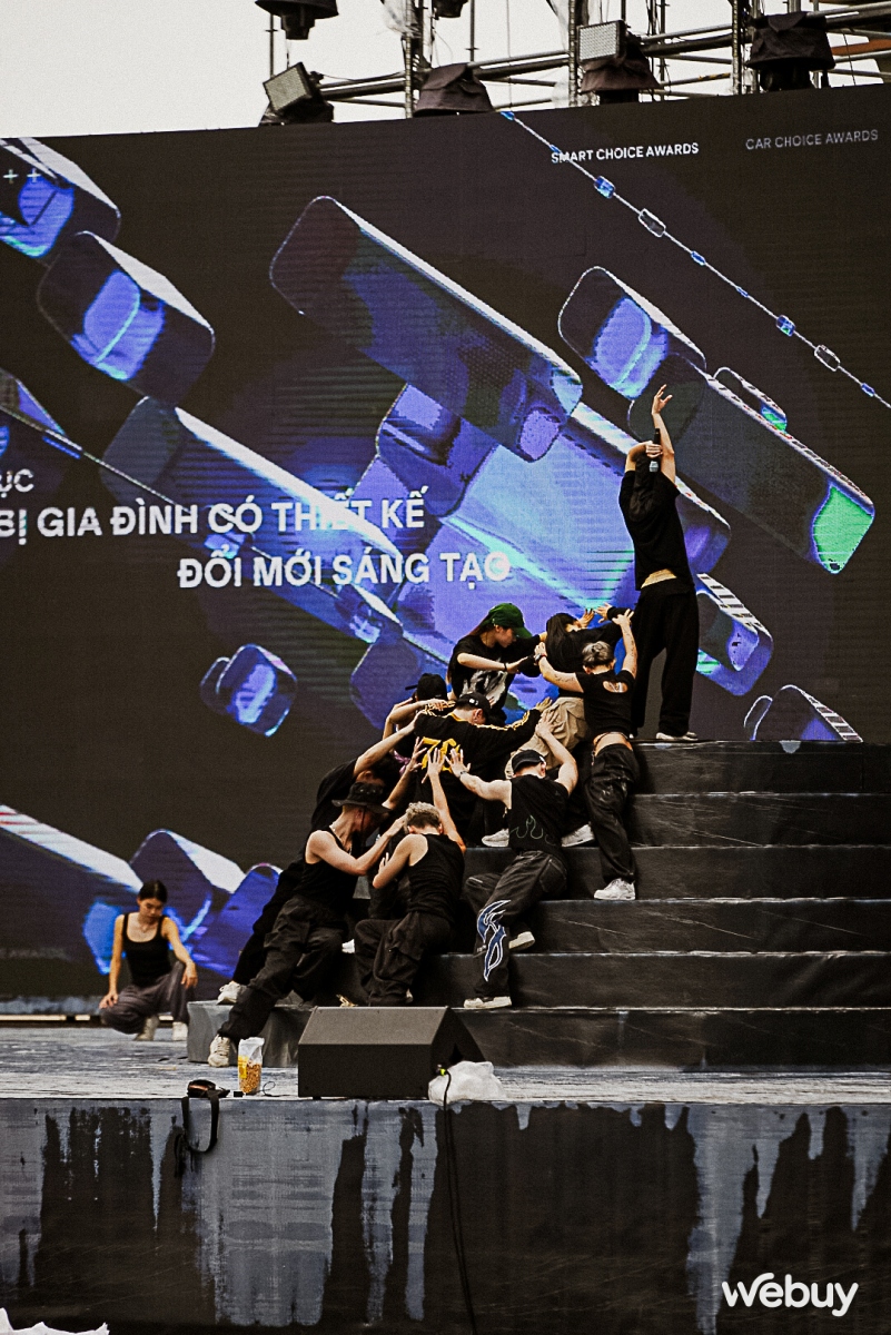 Tất bật chuẩn bị Gala Better Choice Awards: Dàn âm thanh ánh sáng “khủng”, nhiều khán giả hứng thú đến xem trước tổng duyệt