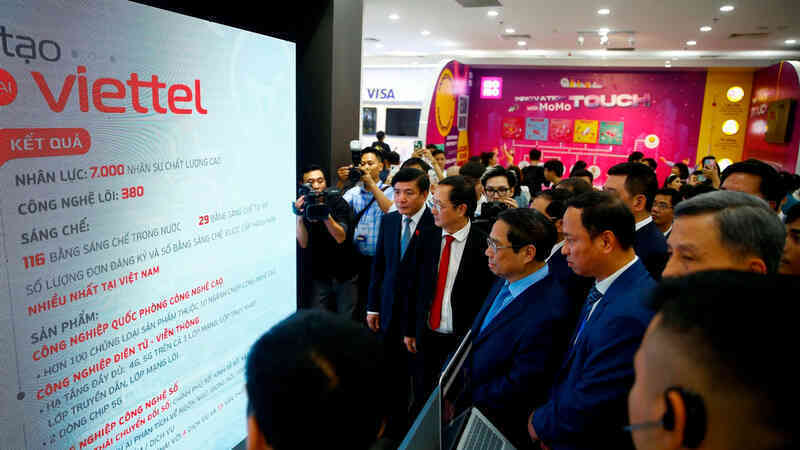 Viettel, Samsung, SpaceX hội tụ tại Triển lãm Quốc tế Đổi mới sáng tạo Việt Nam 2023: Trình diễn hàng loạt công nghệ mới, công bố chip 5G - Ảnh 4. Viettel, Samsung, SpaceX hội tụ tại Triển lãm Quốc tế Đổi mới sáng tạo Việt Nam 2023: Trình diễn hàng loạt công nghệ mới, công bố chip 5G - Ảnh 4.