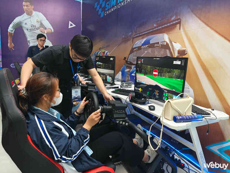 Không khí sôi động tại Triển lãm quốc tế đổi mới sáng tạo Việt Nam (VIIE 2023) - Ảnh 11. Không khí sôi động tại Triển lãm quốc tế đổi mới sáng tạo Việt Nam (VIIE 2023) - Ảnh 11.