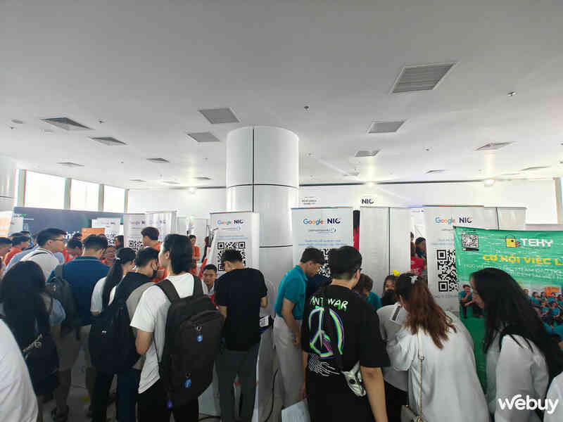 Không khí sôi động tại Triển lãm quốc tế đổi mới sáng tạo Việt Nam (VIIE 2023) - Ảnh 13. Không khí sôi động tại Triển lãm quốc tế đổi mới sáng tạo Việt Nam (VIIE 2023) - Ảnh 13.