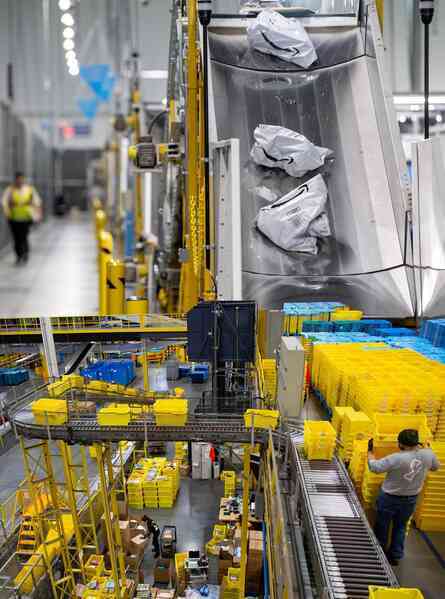 Vị thế ‘vua TMĐT’ bất biến của Amazon: Bành trướng bất chấp 4 năm bị điều tra, kế hoạch cắt giảm cùng kiệt của tân CEO bắt đầu ‘đơm trái ngọt’ - Ảnh 9.