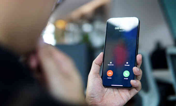 Cơ quan chức năng cảnh báo: Nghe điện thoại từ số lạ, nếu có dấu hiệu này phải cúp máy ngay!