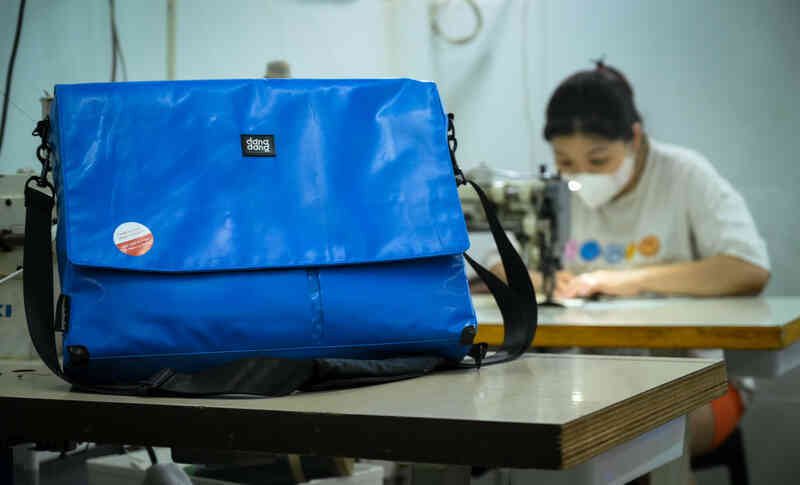 Túi thời trang &quot;Made in Vietnam&quot; từ chất liệu chẳng ai ngờ: Nhìn độ &quot;độc&quot; và giá cả, nhiều người sẽ muốn có cho mình một chiếc - Ảnh 9.