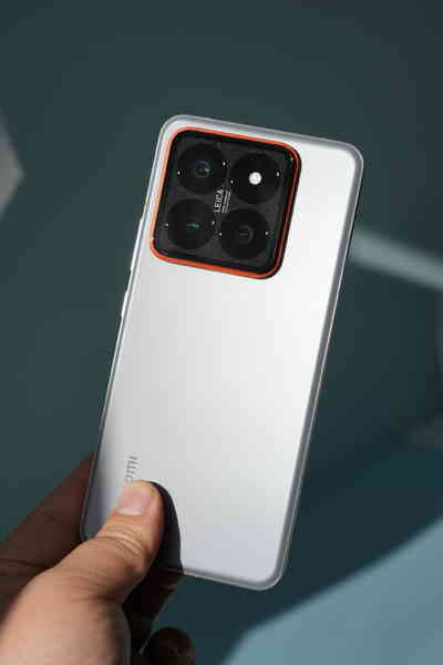 "Học tập" Apple, Xiaomi 14 Pro có thêm phiên bản viền Titan giống iPhone 15 Pro - Ảnh 2. "Học tập" Apple, Xiaomi 14 Pro có thêm phiên bản viền Titan giống iPhone 15 Pro - Ảnh 2.