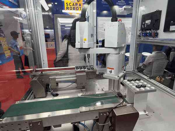 Trải nghiệm 4 robot SCARA của Epson tại Bắc Ninh: Linh hoạt, nhỏ gọn và thông minh hơn - Ảnh 6. Trải nghiệm 4 robot SCARA của Epson tại Bắc Ninh: Linh hoạt, nhỏ gọn và thông minh hơn - Ảnh 6.