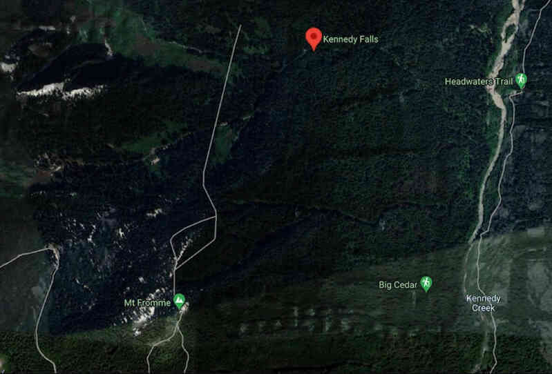 Mắc kẹt trên núi vì bị Google Maps chỉ vào con đường không tồn tại - Ảnh 2. Mắc kẹt trên núi vì bị Google Maps chỉ vào con đường không tồn tại - Ảnh 2.