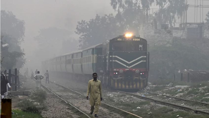 Pakistan: Thành phố 13 triệu dân phải đóng cửa vì không khí độc hại