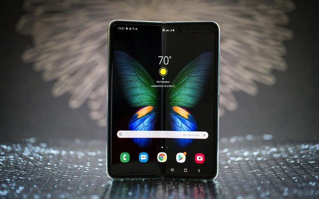 Samsung bỏ quên Galaxy Fold đời đầu, người dùng nói gì?