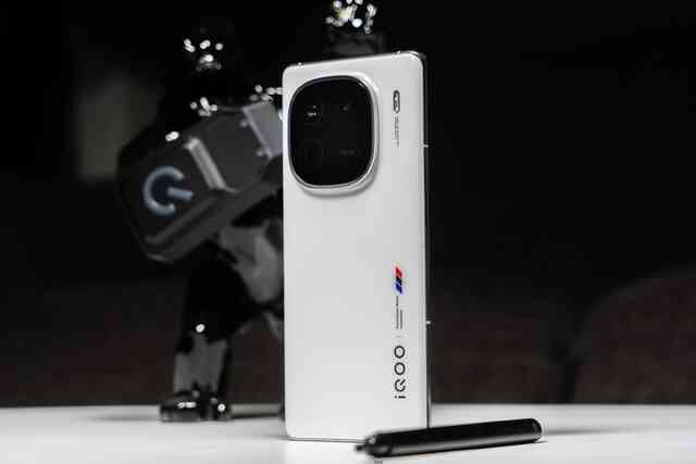 vivo ra mắt smartphone Snapdragon 8 Gen 3, camera zoom 100X, giá chỉ từ hơn 13 triệu đồng - Ảnh 3. vivo ra mắt smartphone Snapdragon 8 Gen 3, camera zoom 100X, giá chỉ từ hơn 13 triệu đồng - Ảnh 3.
