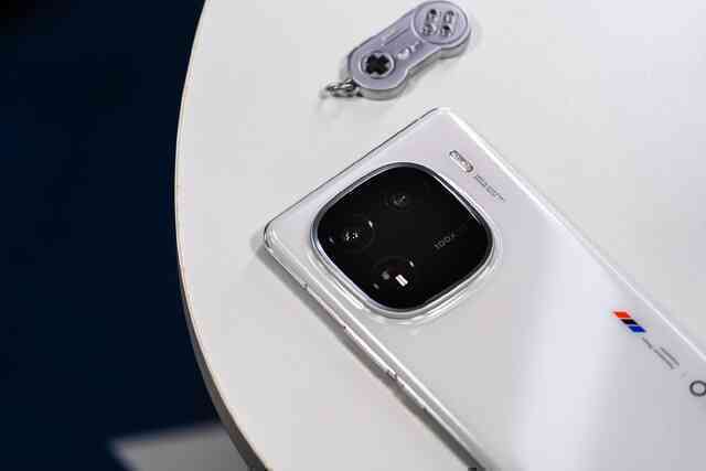 vivo ra mắt smartphone Snapdragon 8 Gen 3, camera zoom 100X, giá chỉ từ hơn 13 triệu đồng - Ảnh 4. vivo ra mắt smartphone Snapdragon 8 Gen 3, camera zoom 100X, giá chỉ từ hơn 13 triệu đồng - Ảnh 4.