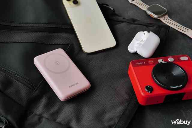 Pin dự phòng MagSafe 2-trong-1 cho iPhone và Apple Watch: Sạc được 4 thiết bị cùng lúc, dung lượng 10.000mAh, giá chỉ 1,5 triệu đồng- Ảnh 10. Pin dự phòng MagSafe 2-trong-1 cho iPhone và Apple Watch: Sạc được 4 thiết bị cùng lúc, dung lượng 10.000mAh, giá chỉ 1,5 triệu đồng- Ảnh 10.