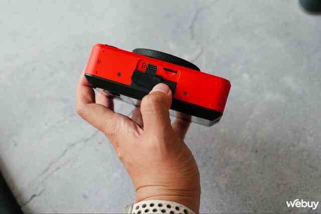 Ra đường chụp ảnh với Leica Sofort 2: Chụp in ngay và có cả bản số, màu ảnh hoài cổ- Ảnh 13.