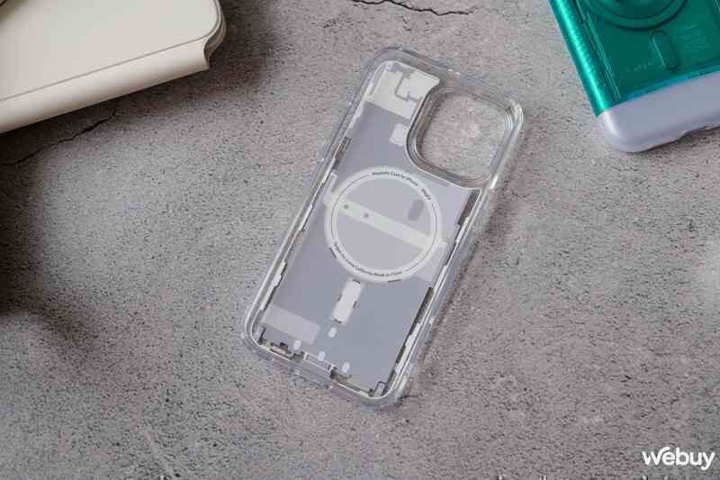Trên tay 2 mẫu ốp lưng siêu độc lạ của Spigen dành cho iPhone 15 Pro Max- Ảnh 17. Trên tay 2 mẫu ốp lưng siêu độc lạ của Spigen dành cho iPhone 15 Pro Max- Ảnh 17.