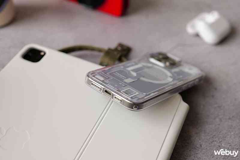 Trên tay 2 mẫu ốp lưng siêu độc lạ của Spigen dành cho iPhone 15 Pro Max- Ảnh 19. Trên tay 2 mẫu ốp lưng siêu độc lạ của Spigen dành cho iPhone 15 Pro Max- Ảnh 19.