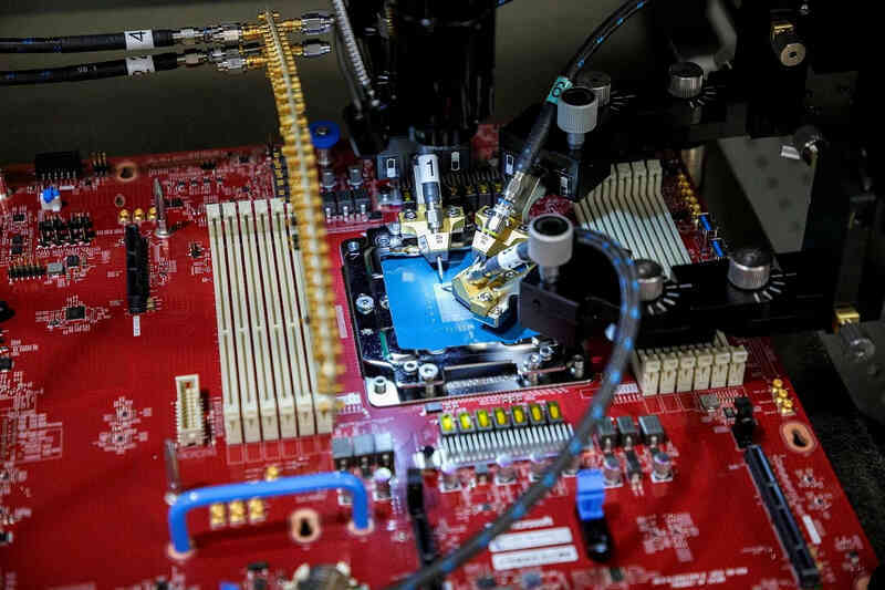 Microsoft ra mắt bộ đôi chip AI tuỳ chỉnh độc quyền