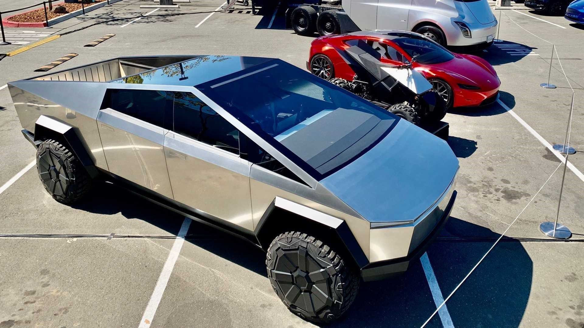 Tesla ra quy định cực gắt với siêu bán tải sắp ra mắt: bán lại không hỏi ý kiến của hãng có thể bị phạt hơn 1 tỷ đồng- Ảnh 2. Tesla ra quy định cực gắt với siêu bán tải sắp ra mắt: bán lại không hỏi ý kiến của hãng có thể bị phạt hơn 1 tỷ đồng- Ảnh 2.
