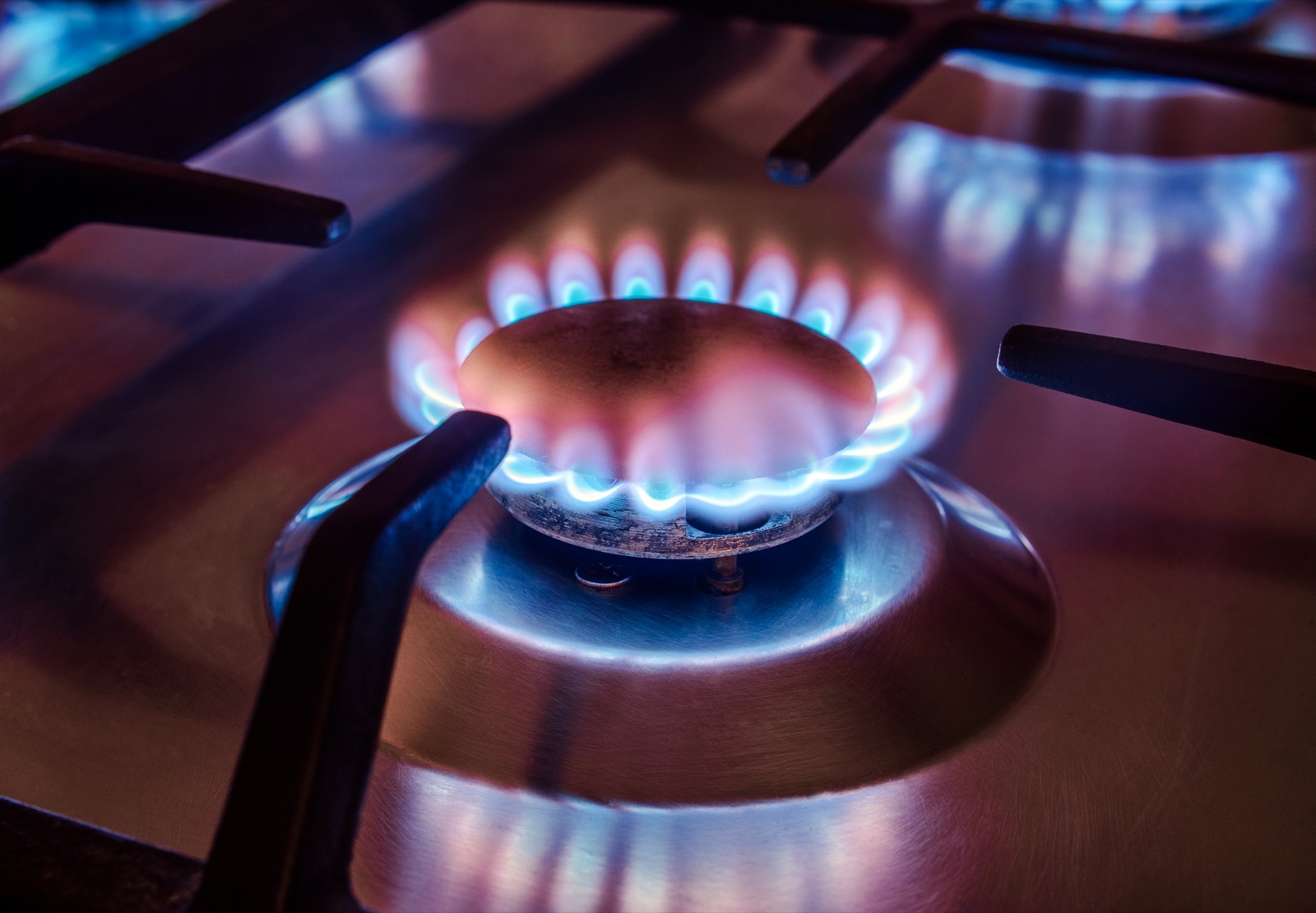 Bếp gas với bếp từ: Bếp nào tiết kiệm hơn?