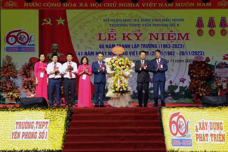 Bộ trưởng Nguyễn Mạnh Hùng: 