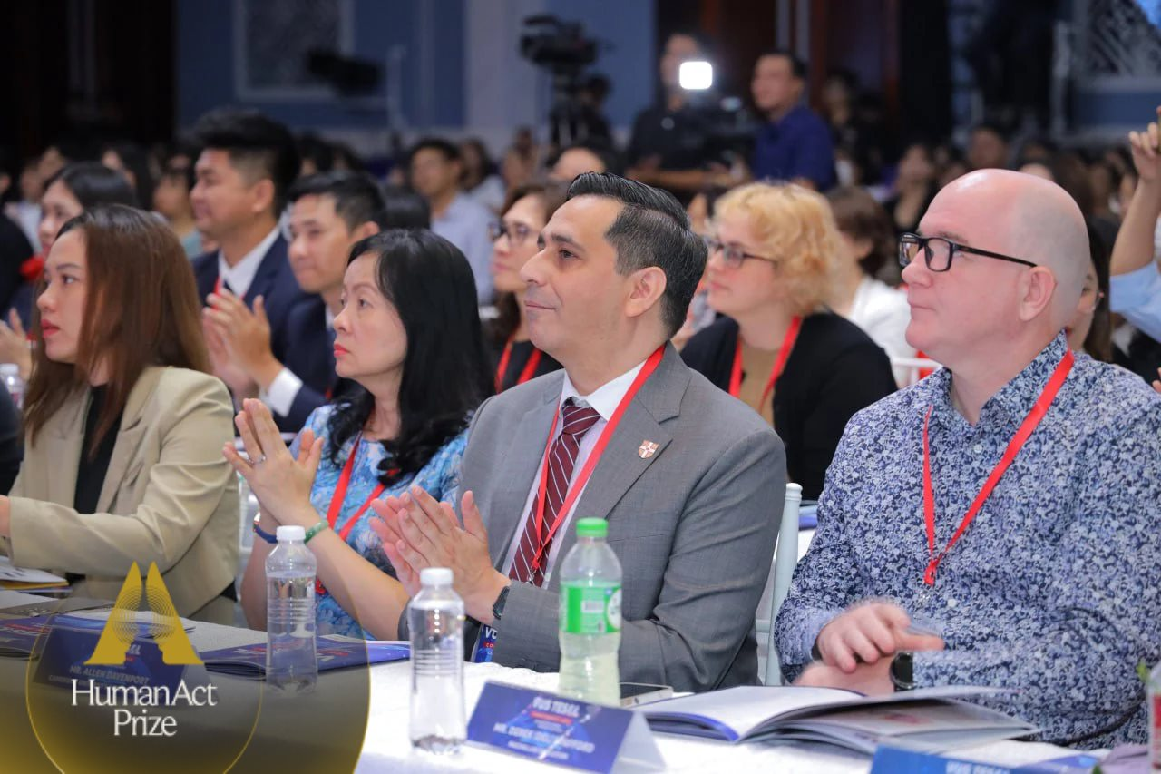 Đằng sau hành trình gần 20 năm tổ chức hội nghị miễn phí với khát vọng biến ngoại ngữ trở thành thế mạnh của người Việt - Ảnh 1. Đằng sau hành trình gần 20 năm tổ chức hội nghị miễn phí với khát vọng biến ngoại ngữ trở thành thế mạnh của người Việt - Ảnh 1.
