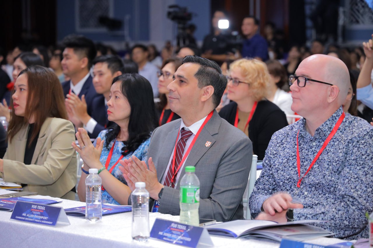 Đằng sau hành trình gần 20 năm tổ chức hội nghị miễn phí với khát vọng biến ngoại ngữ trở thành thế mạnh của người Việt - Ảnh 5. Đằng sau hành trình gần 20 năm tổ chức hội nghị miễn phí với khát vọng biến ngoại ngữ trở thành thế mạnh của người Việt - Ảnh 5.