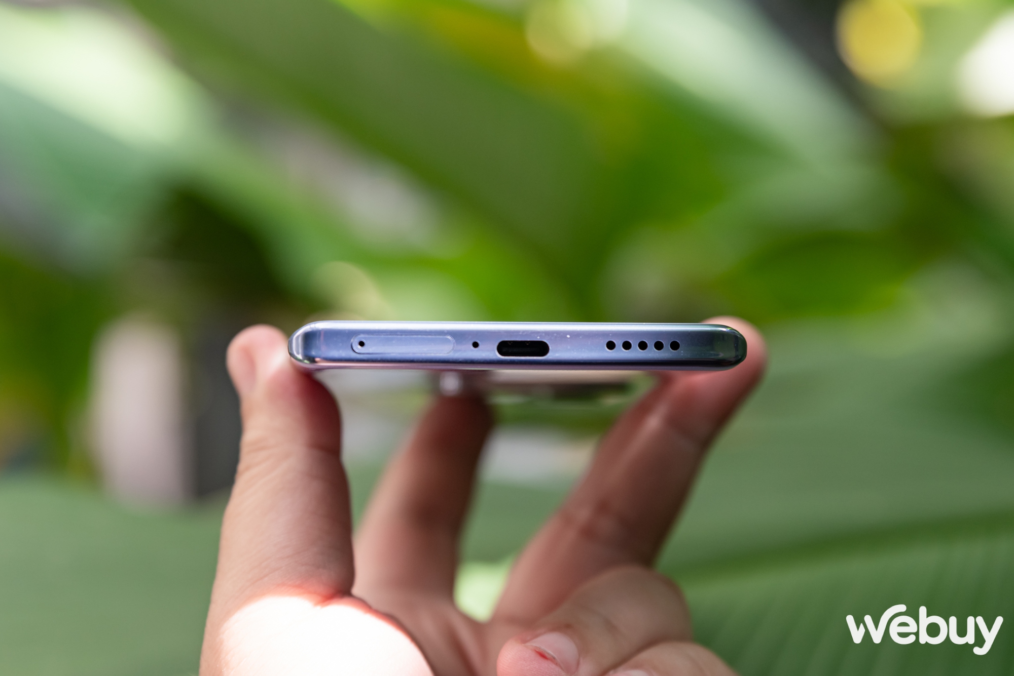 Trải nghiệm nhanh vivo V29 Series: Thiết kế mỏng nhẹ cao cấp, sạc nhanh 80W, đèn Aura đa năng hơn có mang đến sự khác biệt?