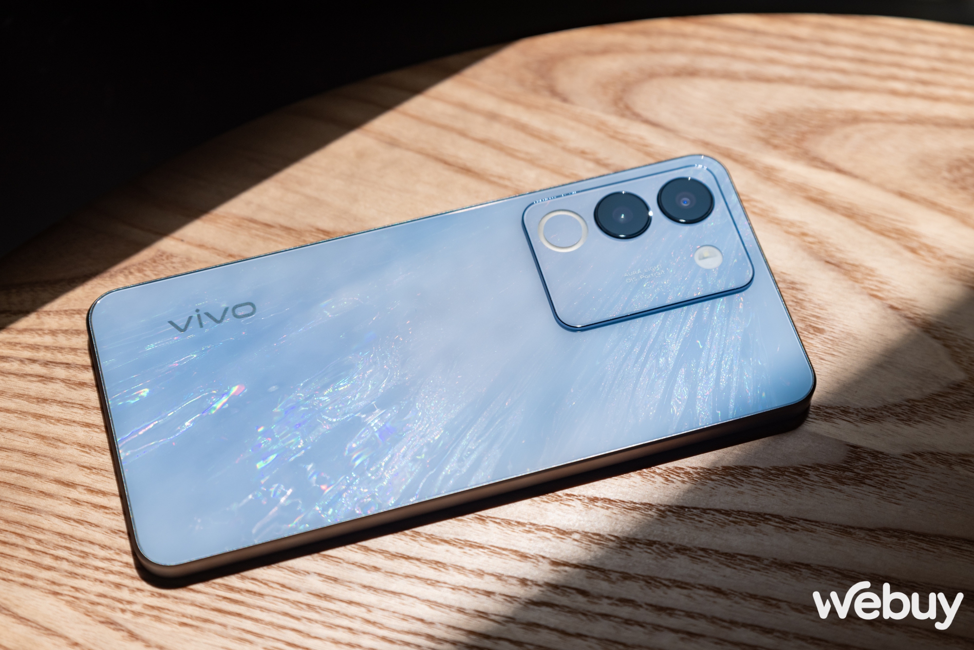 Trải nghiệm nhanh vivo V29 Series: Thiết kế mỏng nhẹ cao cấp, sạc nhanh 80W, đèn Aura đa năng hơn có mang đến sự khác biệt?