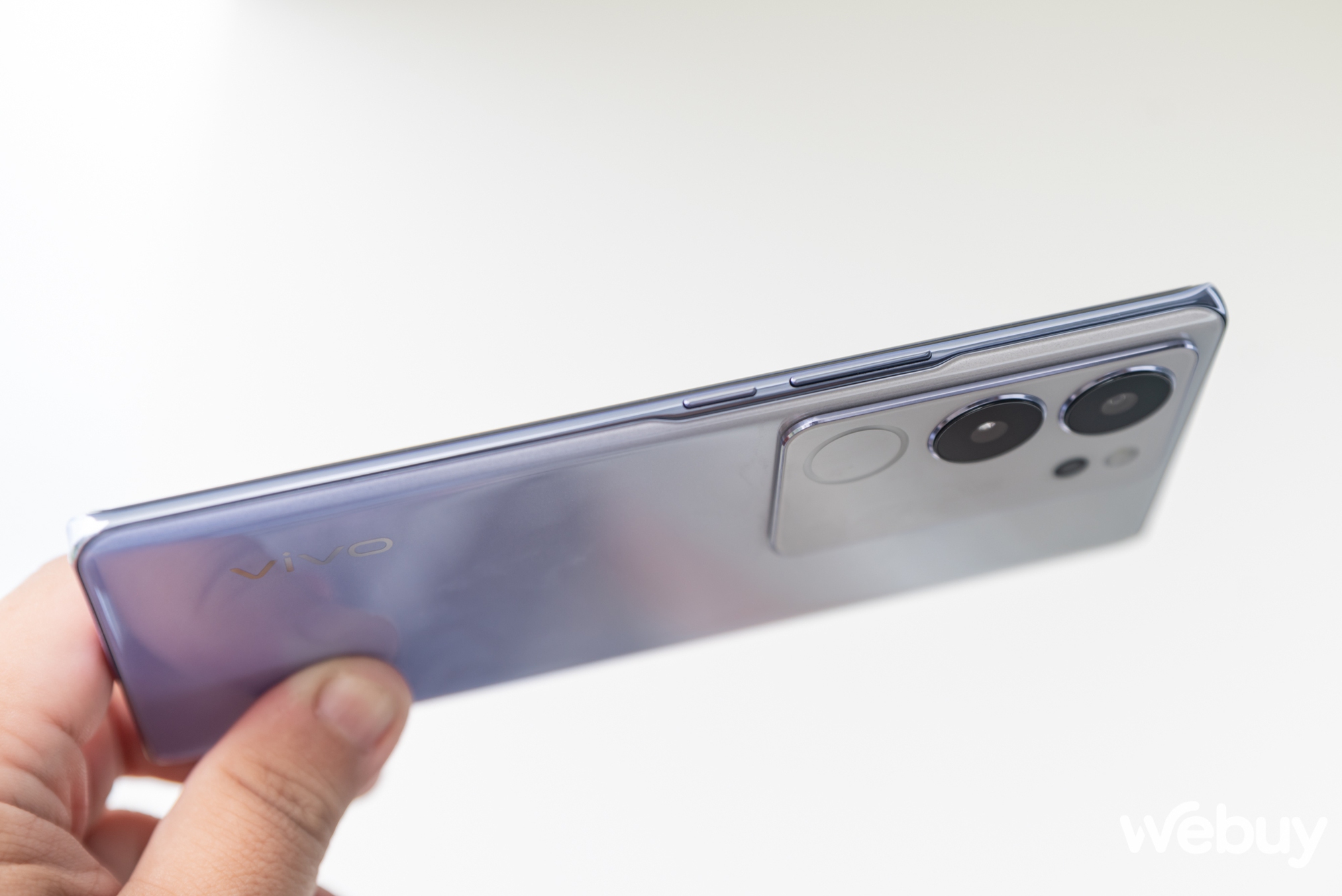Trải nghiệm nhanh vivo V29 Series: Thiết kế mỏng nhẹ cao cấp, sạc nhanh 80W, đèn Aura đa năng hơn có mang đến sự khác biệt?