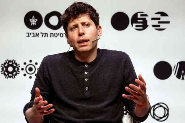 Sam Altman đến trụ sở OpenAI trong vai khách vãng lai sau màn sa thải đột ngột
