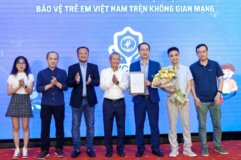 Bảo vệ trẻ em trên Internet: Cần có sự chung tay
