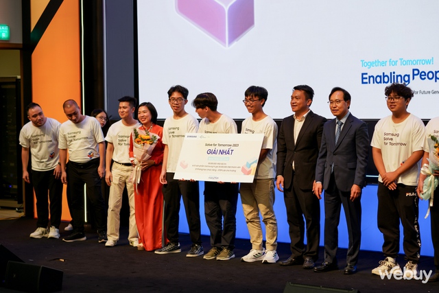 Quán quân Solve for Tomorrow 2023 bảng THPT: Phát triển giải pháp cho chính tai nạn không may của gia đình mình