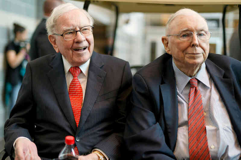 Tỷ phú Charlie Munger, cánh tay phải đắc lực của Warren Buffett, qua đời ở tuổi 99- Ảnh 2. Tỷ phú Charlie Munger, cánh tay phải đắc lực của Warren Buffett, qua đời ở tuổi 99- Ảnh 2.