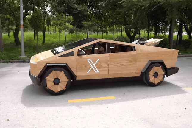 Bản sao xe bán tải Tesla qua tay thợ điêu khắc Việt