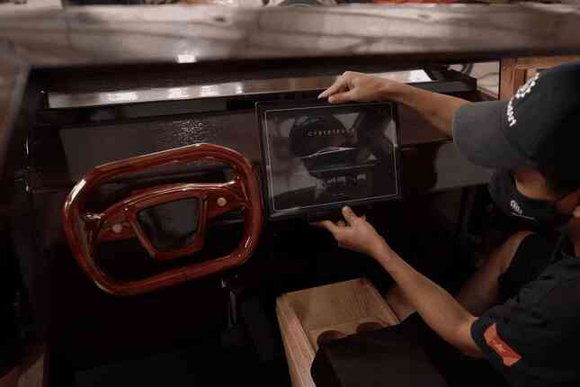 Bản sao xe bán tải Tesla qua tay thợ điêu khắc Việt - Ảnh 5. Bản sao xe bán tải Tesla qua tay thợ điêu khắc Việt - Ảnh 5.