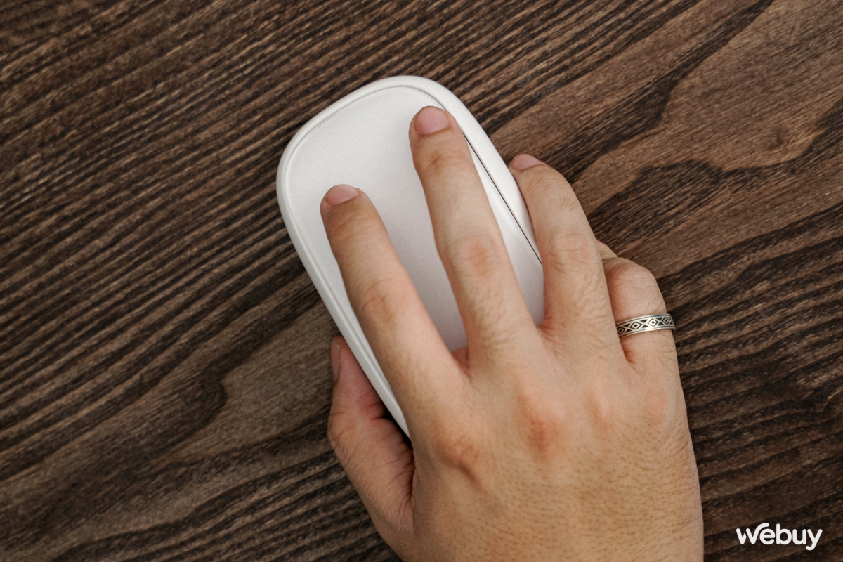 Ốp công thái học cho Apple Magic Mouse: Cầm “sướng” hơn, thêm sạc không dây nhưng dùng 1 phút là phải bỏ - Ảnh 4. Ốp công thái học cho Apple Magic Mouse: Cầm “sướng” hơn, thêm sạc không dây nhưng dùng 1 phút là phải bỏ - Ảnh 4.