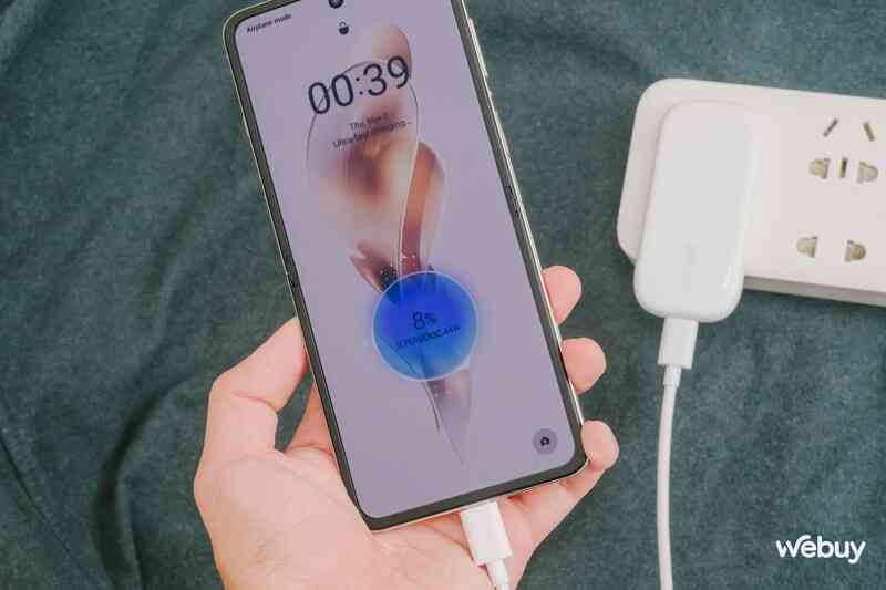 OPPO có củ sạc nhanh 50W thiết kế siêu mỏng, sạc cho cả MacBook nhưng có tiền chưa chắc đã mua được