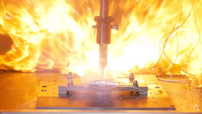 Thử nghiệm sạc dự phòng 100 nghìn liệu có an toàn bằng loại 1 triệu đồng: Hóa ra tiền nào của nấy cả thôi! - Ảnh 3. Thử nghiệm sạc dự phòng 100 nghìn liệu có an toàn bằng loại 1 triệu đồng: Hóa ra tiền nào của nấy cả thôi! - Ảnh 3.