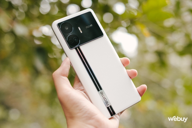 Smartphone này giá dưới 6 triệu nhưng có Snapdragon 7+ Gen 2, màn hình OLED 144Hz, RAM 12GB, sạc nhanh 100W- Ảnh 3. Smartphone này giá dưới 6 triệu nhưng có Snapdragon 7+ Gen 2, màn hình OLED 144Hz, RAM 12GB, sạc nhanh 100W- Ảnh 3.