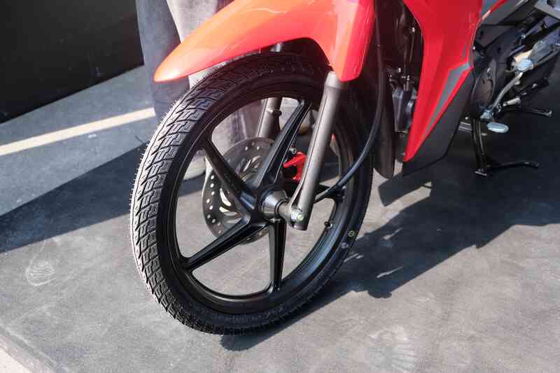 Ảnh thực tế Honda Wave RSX 2024 giá từ 22,4 triệu: Thể thao hơn, tem 3D, cạnh tranh Sirius- Ảnh 8. Ảnh thực tế Honda Wave RSX 2024 giá từ 22,4 triệu: Thể thao hơn, tem 3D, cạnh tranh Sirius- Ảnh 8.