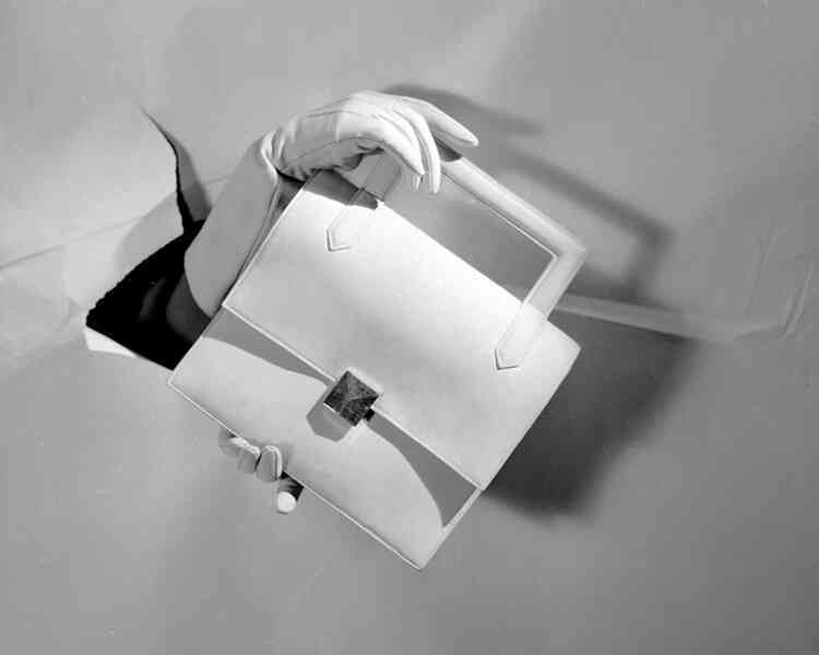 Lý do có túi Hermès giá hơn 12 tỷ đồng: Bí quyết từ hàng trăm năm của gia tộc giàu nhất châu Âu, biến phụ kiện bé nhỏ thành khoản đầu tư tốt hơn cả vàng và chứng khoán- Ảnh 2. Lý do có túi Hermès giá hơn 12 tỷ đồng: Bí quyết từ hàng trăm năm của gia tộc giàu nhất châu Âu, biến phụ kiện bé nhỏ thành khoản đầu tư tốt hơn cả vàng và chứng khoán- Ảnh 2.