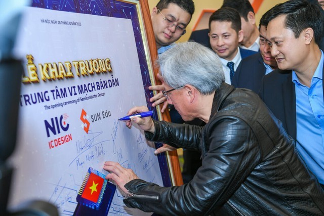 Từng bùng nổ thế giới với AI và ChatGPT, tập đoàn chip nghìn tỷ USD gợi ý bước đi tiếp theo trong “lộ trình” biến Việt Nam thành quê hương thứ hai- Ảnh 2. Từng bùng nổ thế giới với AI và ChatGPT, tập đoàn chip nghìn tỷ USD gợi ý bước đi tiếp theo trong “lộ trình” biến Việt Nam thành quê hương thứ hai- Ảnh 2.