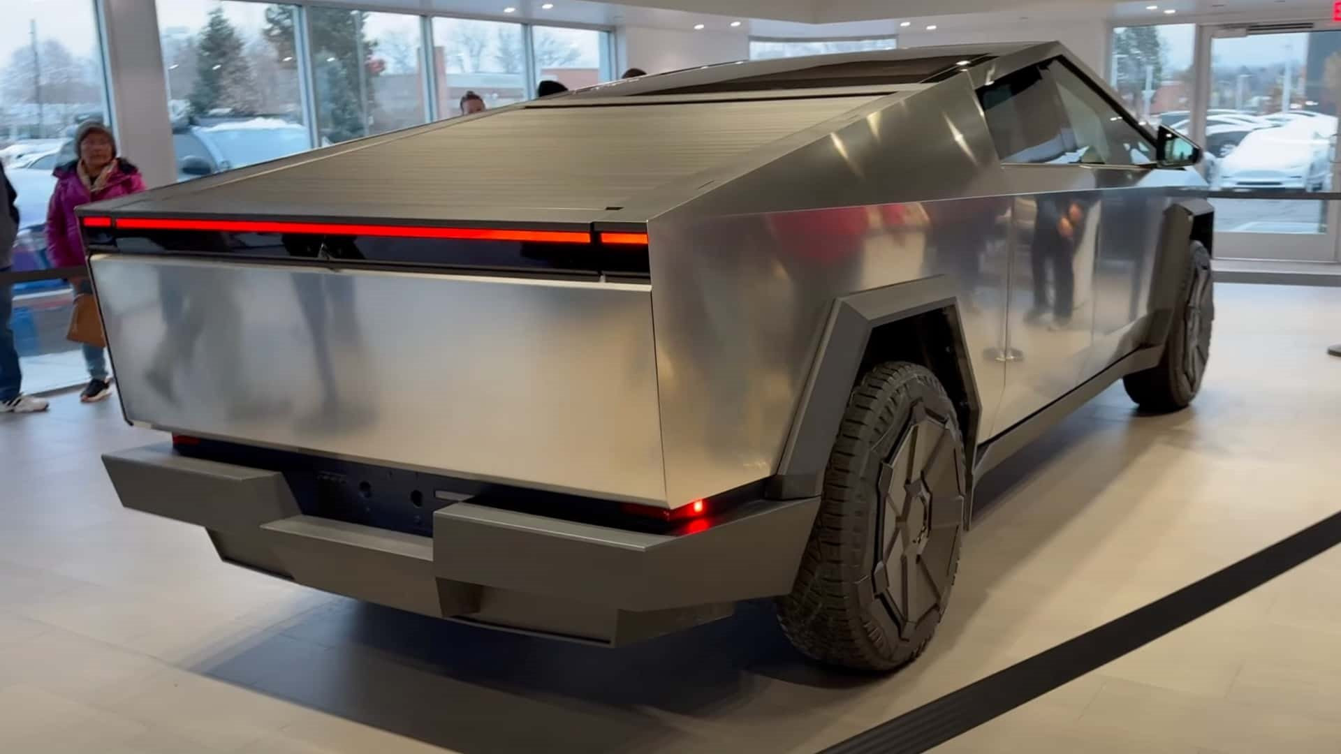 Sở hữu thiết kế siêu cứng và chống đạn, Tesla Cybertruck đang khiến những thợ sửa xe lành nghề và hãng bảo hiểm phải ‘khóc thét’- Ảnh 3. Sở hữu thiết kế siêu cứng và chống đạn, Tesla Cybertruck đang khiến những thợ sửa xe lành nghề và hãng bảo hiểm phải ‘khóc thét’- Ảnh 3.