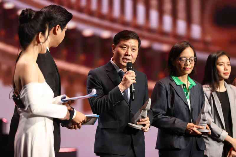 Giáo sư đứng sau dự án sàng lọc gene miễn phí đạt giải Human Act Prize 2023: Giáo sư đứng sau dự án sàng lọc gene miễn phí đạt giải Human Act Prize 2023: