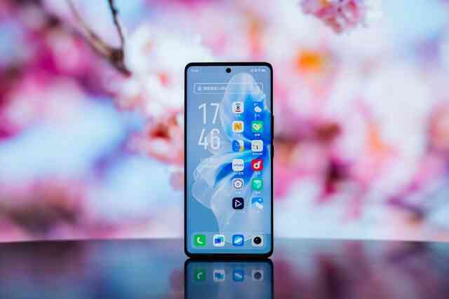 vivo ra mắt điện thoại chuyên selfie S18: 3 camera 50MP, Dimensity 9200+, giá 10,9 triệu đồng- Ảnh 3. vivo ra mắt điện thoại chuyên selfie S18: 3 camera 50MP, Dimensity 9200+, giá 10,9 triệu đồng- Ảnh 3.